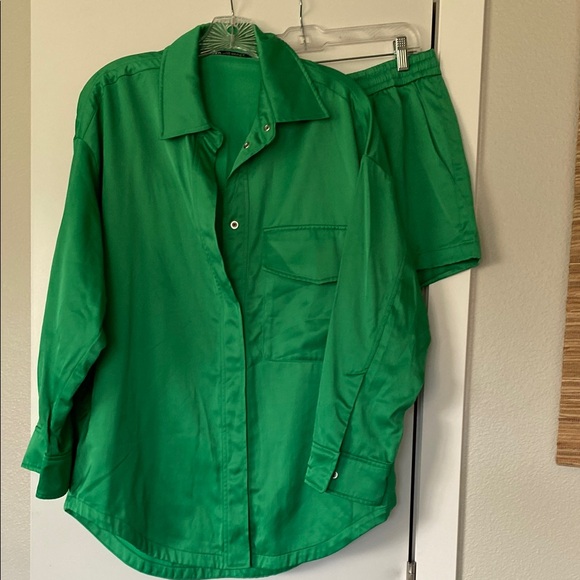 Zara SET Green 2-Ply Satin Shorts Shirt Jacket Bloggers Fave Mango NWOT M 6/8 - Picture 4 of 16